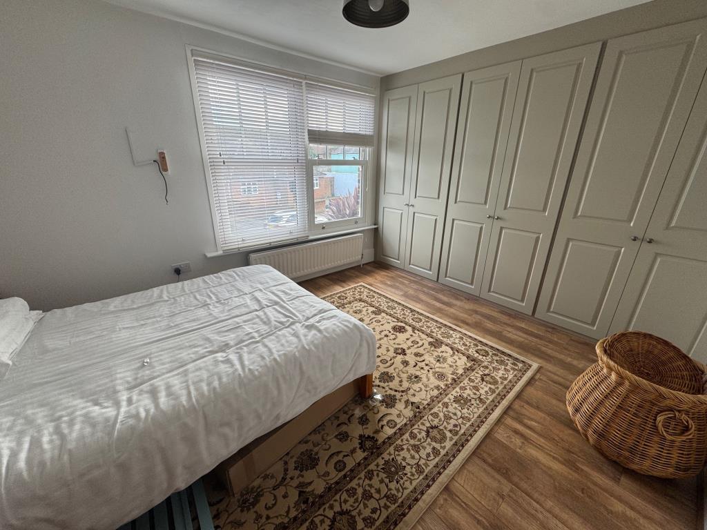 Lot: 17 - ATTRACTIVE BAY FRONTED HOUSE IN POPULAR LOCATION - Bedroom 1
